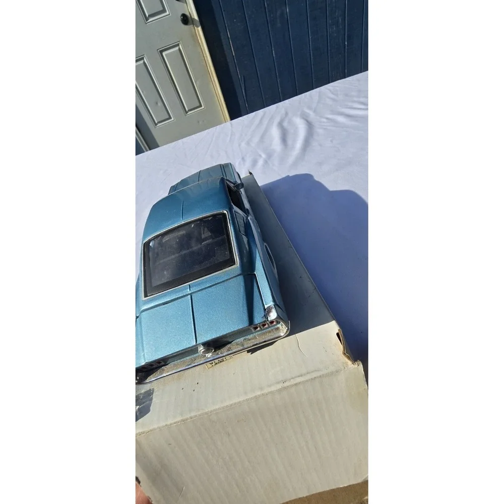 Maisto Special Edition metallic blue 1968 Ford Mustang GT Cobra Jet diecast 1:18